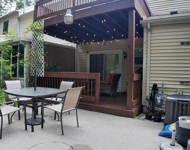 4904 Winterbury Drive - Photo Thumbnail 18
