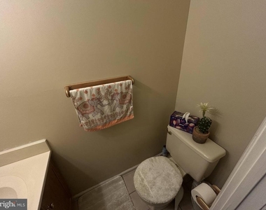 4904 Winterbury Drive - Photo Thumbnail 7