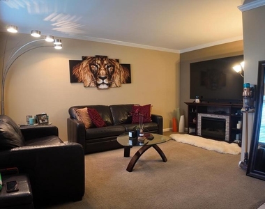4904 Winterbury Drive - Photo Thumbnail 2