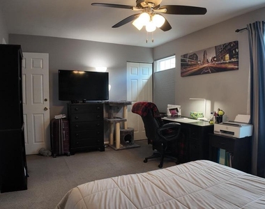 4904 Winterbury Drive - Photo Thumbnail 14