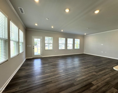 104 Yellow Iris Drive - Photo Thumbnail 8