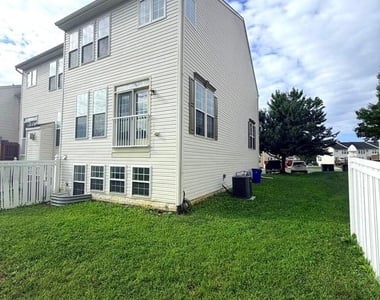 17664 Potter Bell Way - Photo Thumbnail 3
