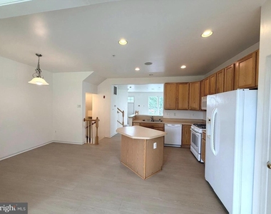17664 Potter Bell Way - Photo Thumbnail 11