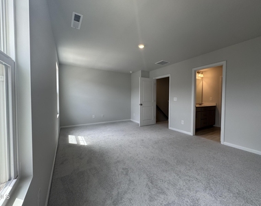 407 Deercroft Drive - Photo Thumbnail 14
