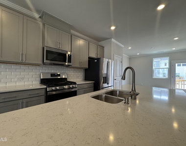 407 Deercroft Drive - Photo Thumbnail 10