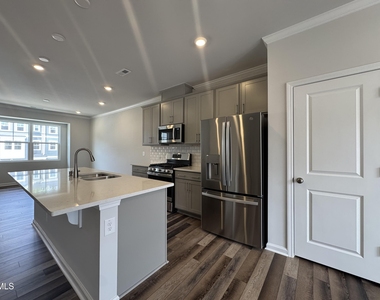 407 Deercroft Drive - Photo Thumbnail 8