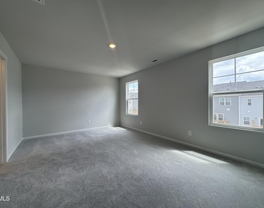 407 Deercroft Drive - Photo Thumbnail 13