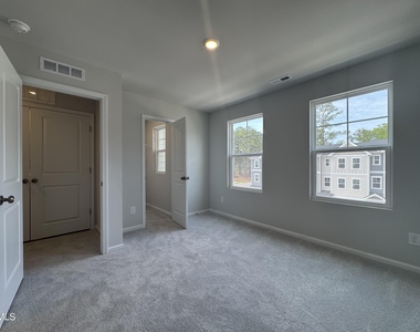 407 Deercroft Drive - Photo Thumbnail 25