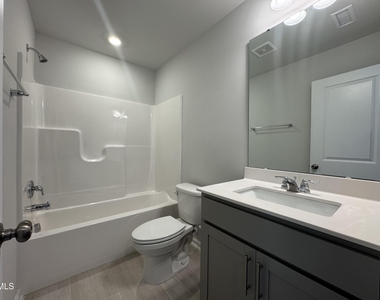407 Deercroft Drive - Photo Thumbnail 6