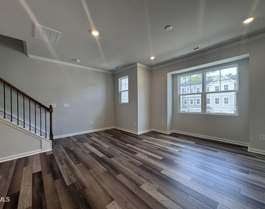 407 Deercroft Drive - Photo Thumbnail 11