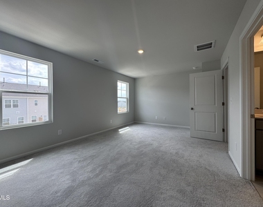 407 Deercroft Drive - Photo Thumbnail 15