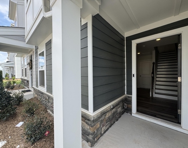 407 Deercroft Drive - Photo Thumbnail 3