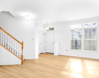 300 Dixon Street - Photo Thumbnail 3