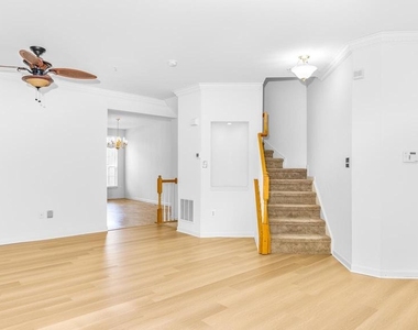 300 Dixon Street - Photo Thumbnail 4