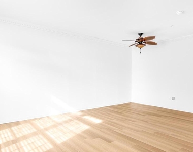 300 Dixon Street - Photo Thumbnail 2