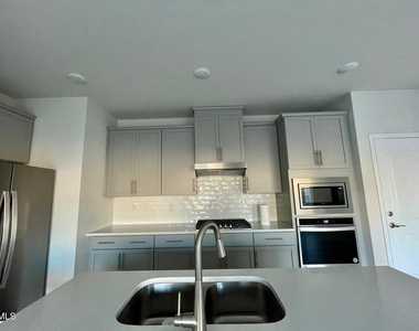 129 Rushmore Avenue - Photo Thumbnail 9