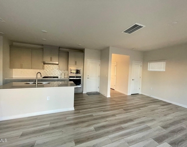 129 Rushmore Avenue - Photo Thumbnail 1