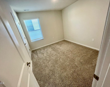 129 Rushmore Avenue - Photo Thumbnail 5
