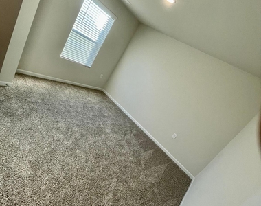 129 Rushmore Avenue - Photo Thumbnail 8