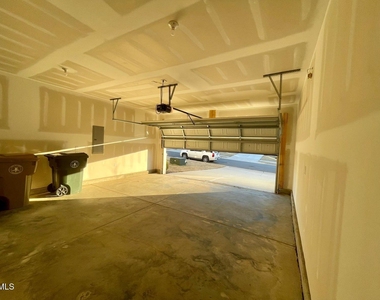 129 Rushmore Avenue - Photo Thumbnail 7