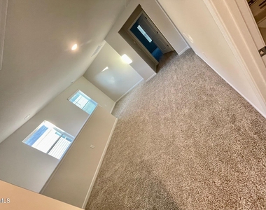 129 Rushmore Avenue - Photo Thumbnail 6