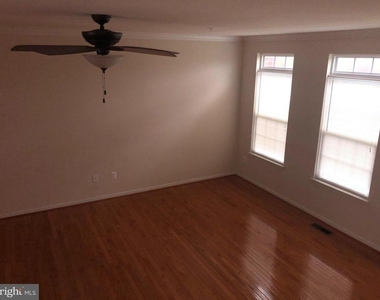 707 Addison Road S - Photo Thumbnail 10