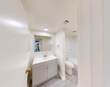 8435 Greenbelt Road - Photo Thumbnail 4