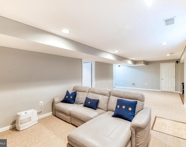 8911 Dangerfield Place - Photo Thumbnail 55
