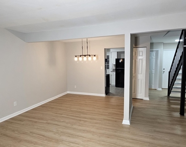 220 Elizabeth Street - Photo Thumbnail 13