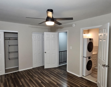 220 Elizabeth Street - Photo Thumbnail 20