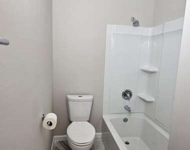 220 Elizabeth Street - Photo Thumbnail 23