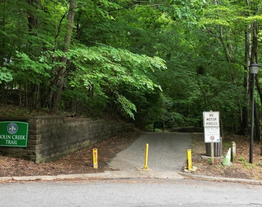 220 Elizabeth Street - Photo Thumbnail 37