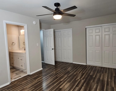220 Elizabeth Street - Photo Thumbnail 24