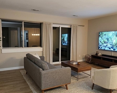 220 Elizabeth Street - Photo Thumbnail 5