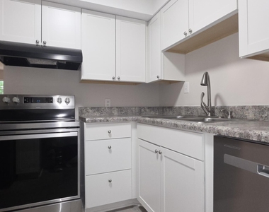 220 Elizabeth Street - Photo Thumbnail 3