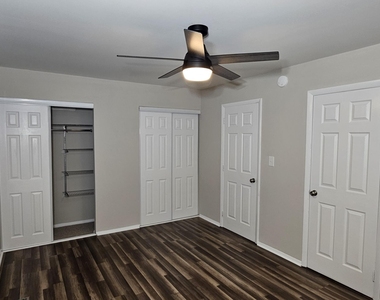 220 Elizabeth Street - Photo Thumbnail 19