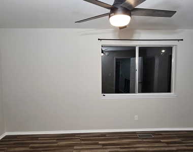 220 Elizabeth Street - Photo Thumbnail 22