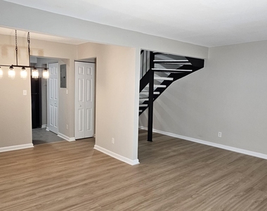 220 Elizabeth Street - Photo Thumbnail 9
