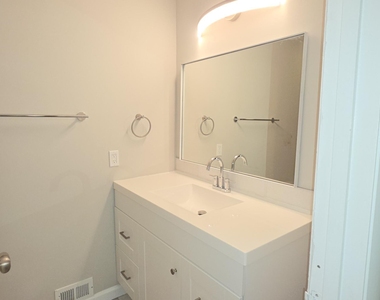 220 Elizabeth Street - Photo Thumbnail 27