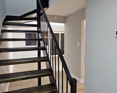 220 Elizabeth Street - Photo Thumbnail 15