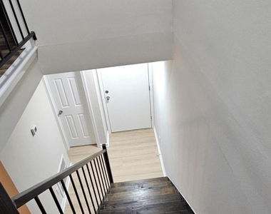 220 Elizabeth Street - Photo Thumbnail 16