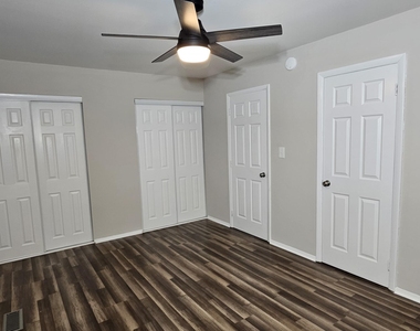 220 Elizabeth Street - Photo Thumbnail 18