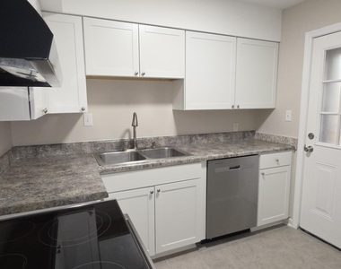 220 Elizabeth Street - Photo Thumbnail 1