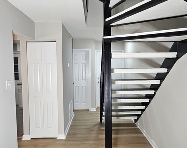220 Elizabeth Street - Photo Thumbnail 14