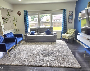 307 Crusaders Drive - Photo Thumbnail 8