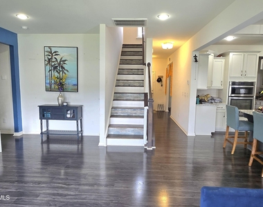 307 Crusaders Drive - Photo Thumbnail 5