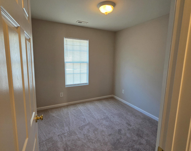 131 Anterbury Drive - Photo Thumbnail 15