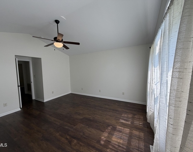 704 Southampton Drive - Photo Thumbnail 10