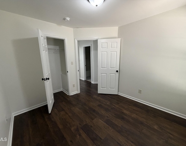 704 Southampton Drive - Photo Thumbnail 7