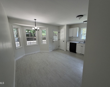 704 Southampton Drive - Photo Thumbnail 3